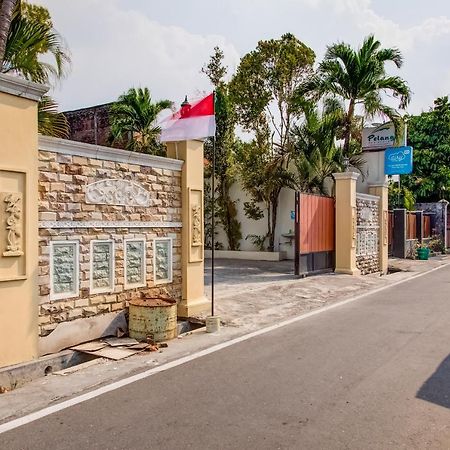 Oyo 3831 Pelangi Residence Syariah Surakarta (Solo) Exterior foto
