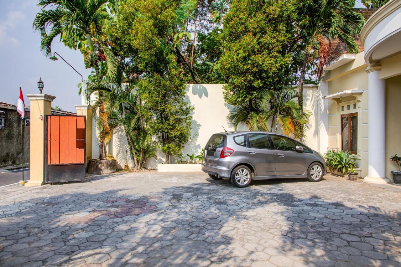 Oyo 3831 Pelangi Residence Syariah Surakarta (Solo) Exterior foto
