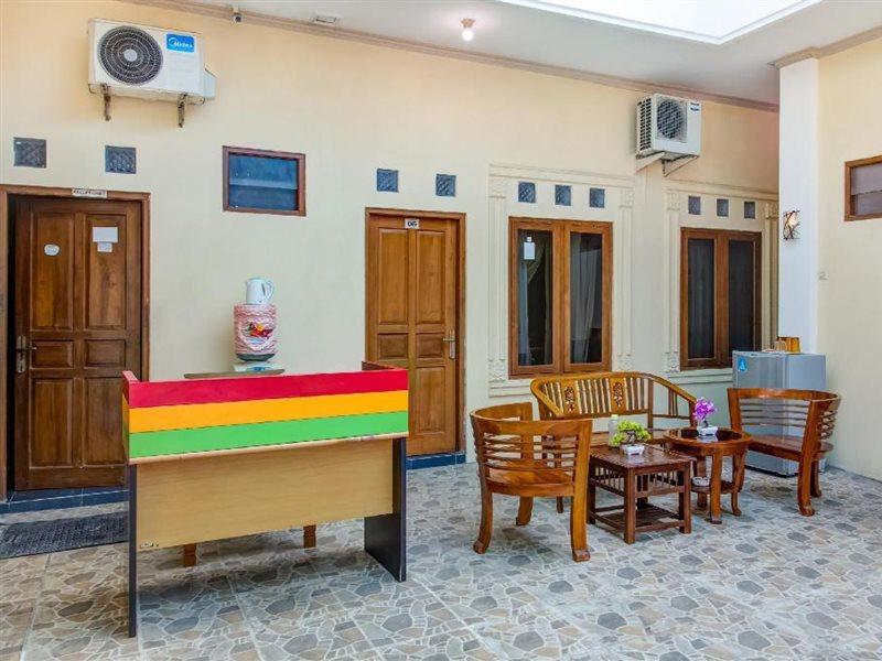 Oyo 3831 Pelangi Residence Syariah Surakarta (Solo) Exterior foto