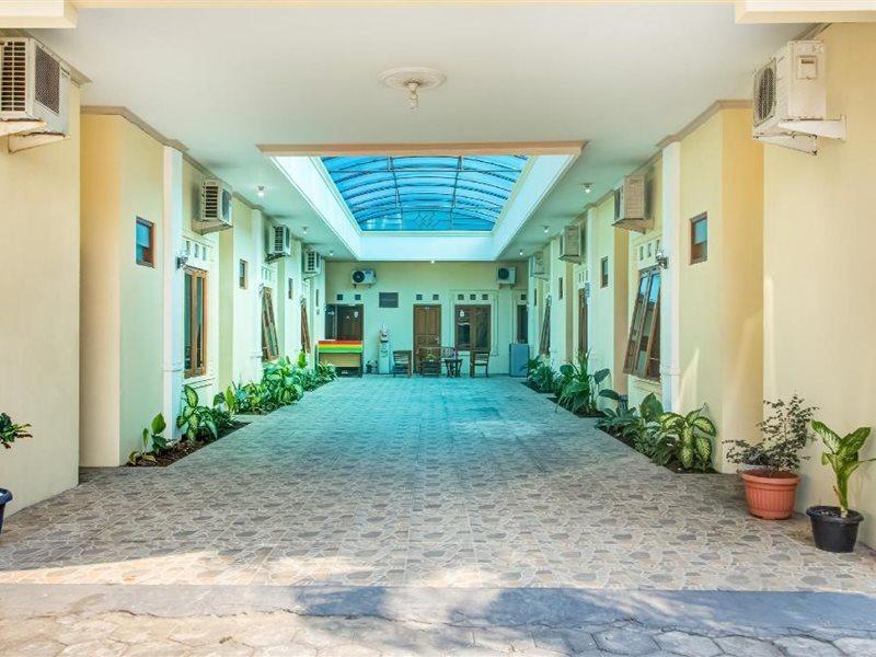 Oyo 3831 Pelangi Residence Syariah Surakarta (Solo) Exterior foto